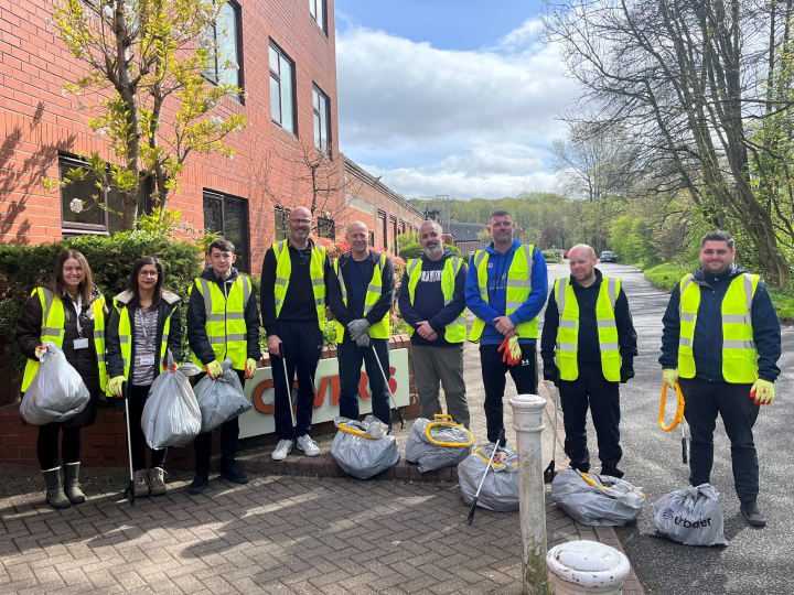 Coveris Burnley Tackles Riverbank and Woodland Litter on Earth Day